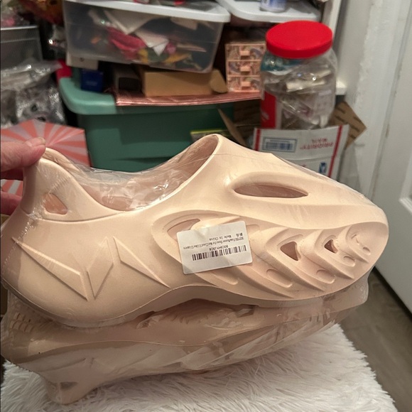 Chic Cream Slip-On Clogs for Men - Picture 3 of 5